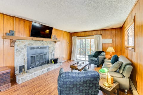 Birdwatching, Board Games & BBQs: Cabin in Murphy! House in Tennessee