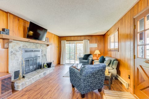 Birdwatching, Board Games & BBQs: Cabin in Murphy! House in Tennessee