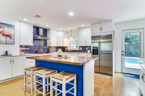 Pool & Patio Paradise! Largo Escape 4 Mi to Beach House in Largo