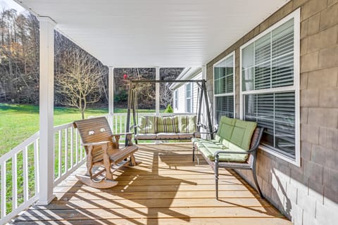 Creekside Haven w/ Fire Pit Near Nantahala River House in Nantahala