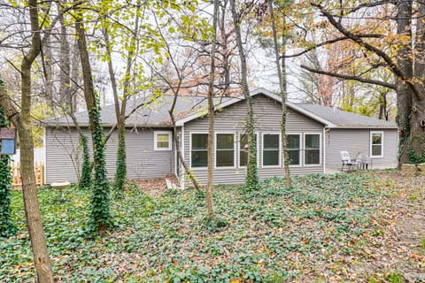 1 Mi to Dtwn Newburgh: Quiet Home w/ Yard! House in Indiana