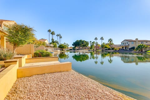 Half-Mi to Dtwn: Lakefront Gilbert Home! House in Gilbert