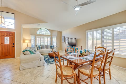 Half-Mi to Dtwn: Lakefront Gilbert Home! House in Gilbert