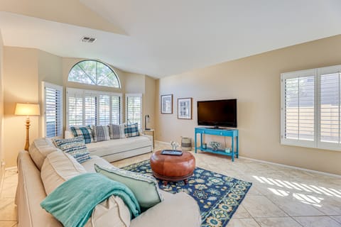 Half-Mi to Dtwn: Lakefront Gilbert Home! House in Gilbert