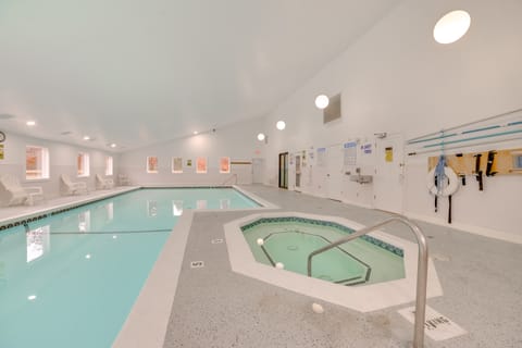 1 Mi to Nubs Nob Ski Resort: Harbor Springs Condo Apartment in Michigan