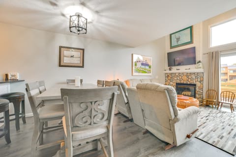 1 Mi to Nubs Nob Ski Resort: Harbor Springs Condo Apartment in Michigan