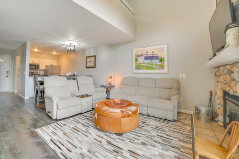 1 Mi to Nubs Nob Ski Resort: Harbor Springs Condo Apartment in Michigan