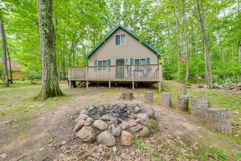 2 Blocks to Higgins Lake: Family-Friendly Home House in Michigan