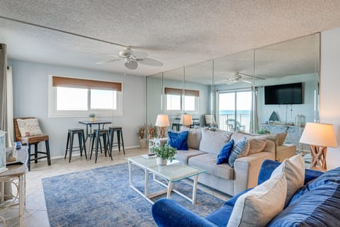 Regency Towers PCB Condo: Beach Access & 2 Pools Apartment in Lower Grand Lagoon