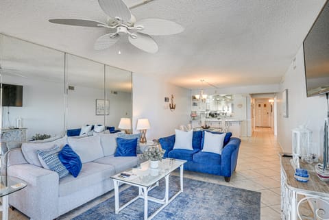 Regency Towers PCB Condo: Beach Access & 2 Pools Apartment in Lower Grand Lagoon
