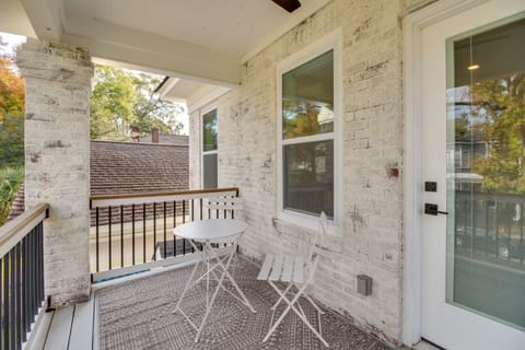 Private Balcony: Spacious, Updated Savannah Apt! Apartment in Savannah