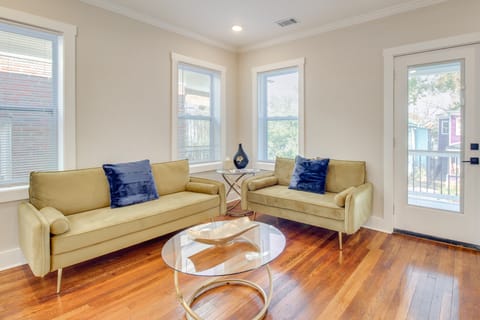 Private Balcony: Spacious, Updated Savannah Apt! Apartment in Savannah