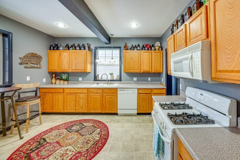 13 Mi to Skiing: Downtown Wallace Home w/ Deck House in Wallace