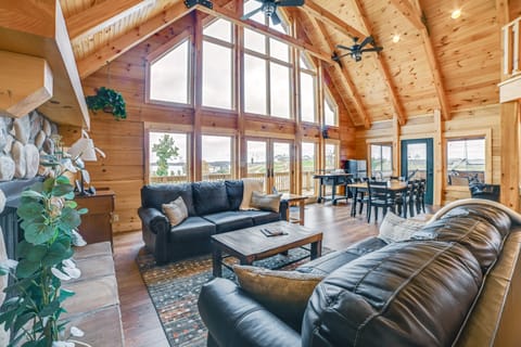 Large Deck & Shared Dock: Cabin on Kentucky Lake! House in Lake Barkley