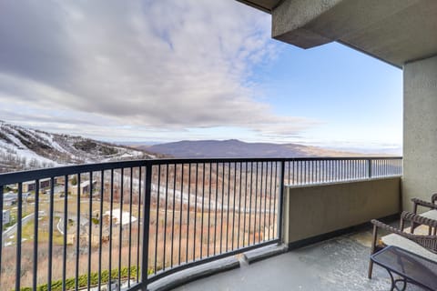 Pool Access + Mtn Views: Cozy Sugar Mtn Escape Apartment in Sugar Mountain