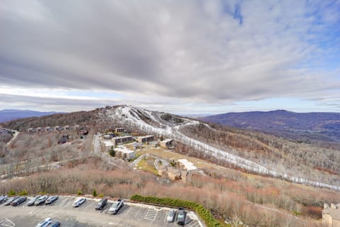 Pool Access + Mtn Views: Cozy Sugar Mtn Escape Apartment in Sugar Mountain