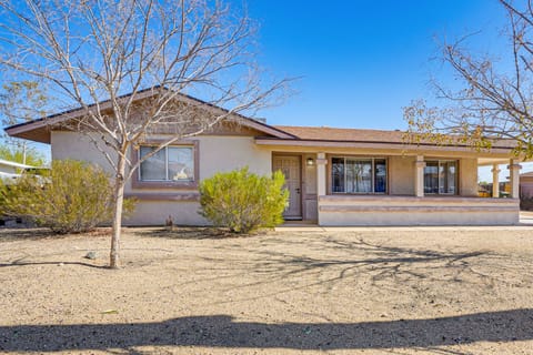 8 Mi to State Farm Stadium: Home in Youngtown House in Youngtown