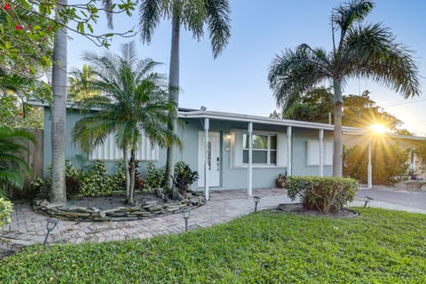 1 Mi to Lantana Municipal Beach: Oasis w/ Pool! Cottage in Lantana