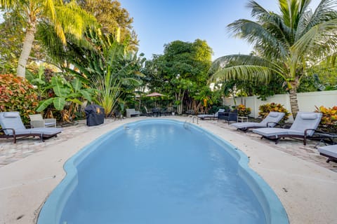 1 Mi to Lantana Municipal Beach: Oasis w/ Pool! Cottage in Lantana