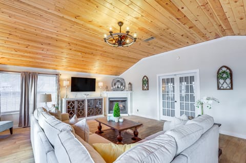 Lake Sinclair: Since Day 1 Family Lake House House in Lake Sinclair