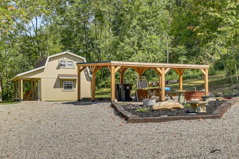 On 40 Acres: Charming Cabin in Zanesville! House in Ohio
