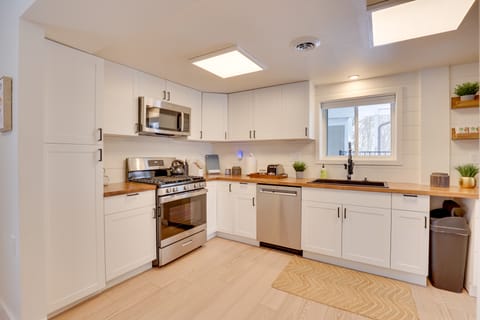 3 Mi to Dtwn & YSU: Updated Youngstown Home House in Youngstown