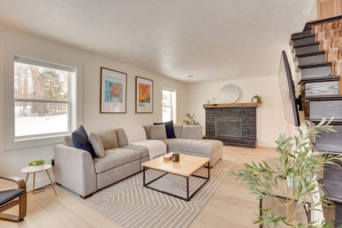 3 Mi to Dtwn & YSU: Updated Youngstown Home House in Youngstown