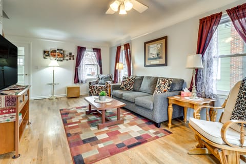 Walk to Adrian College: Family Home in Michigan House in Ohio