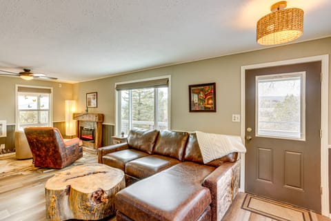 2 Mtn-View Decks + Natural Spring: Durango Retreat House in La Plata County