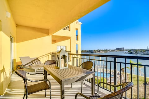 Short Walk to Bay & Ocean: Treasure Island Condo Apartment in Treasure Island