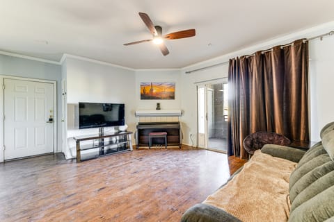 Walk to Papago Park! Pool-View Phoenix Condo Apartment in Tempe