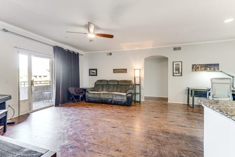 Walk to Papago Park! Pool-View Phoenix Condo Apartment in Tempe