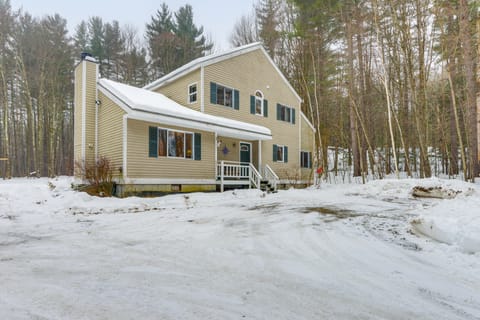 7 Mi to Mt Snow Resort: Family Home w/ Fire Pit! House in Dover