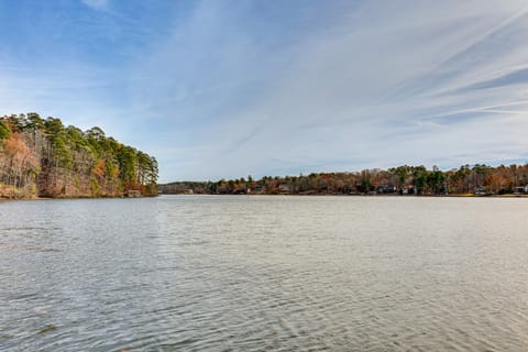 Lakefront Hot Springs Village Home w/ Private Dock House in Garland County