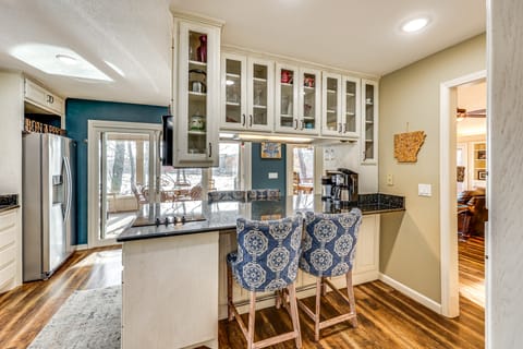 Lakefront Hot Springs Village Home w/ Private Dock House in Garland County