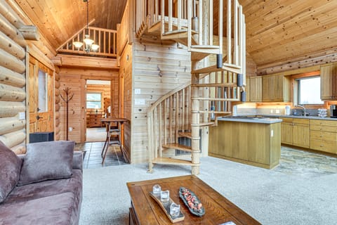 Mtn & Vineyard Views: Oregon Wine Country Escape House in Willamette Valley