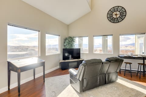 Mtn-View Haven w/ Hot Tub! 28 Mi to Mt Rose Ski House in Sparks