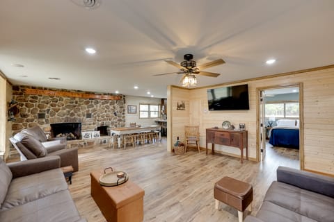 Near Blue Mountain Lake & ATV Trails: Cabin Escape House in Arkansas