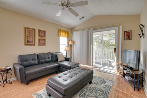 4 Mi to Beach: Golf Getaway at River Oaks Resort! Apartment in Carolina Forest