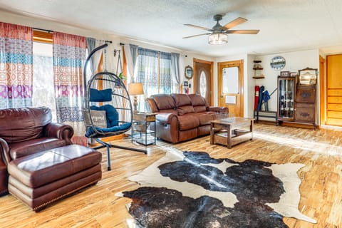 8 Mi to Scotts Bluff Nat'l Monument: Family Home House in Nebraska