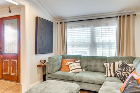 Fenced Yard: Lakeland Home Adjacent to Golf Course House in Lakeland