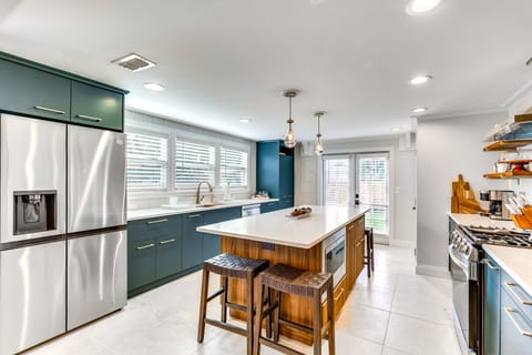 Fenced Yard: Lakeland Home Adjacent to Golf Course House in Lakeland