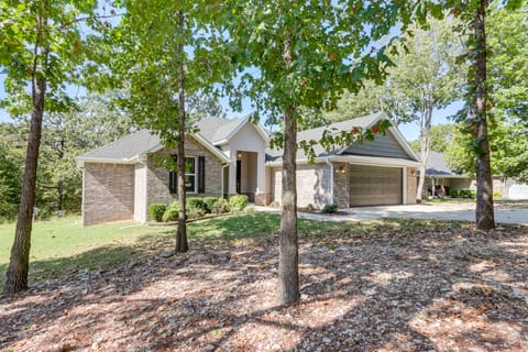 Family Lake Retreat | Walk to Table Rock House in Carroll County