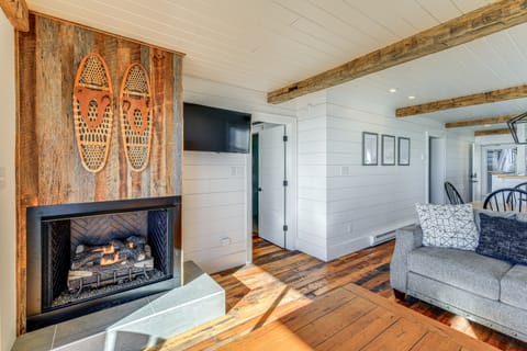 2 Mi to Beech Mtn: Fully Remodeled Condo w/ Patio! Apartment in Beech Mountain