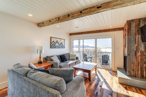 2 Mi to Beech Mtn: Fully Remodeled Condo w/ Patio! Apartment in Beech Mountain