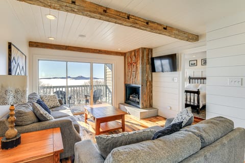 2 Mi to Beech Mtn: Fully Remodeled Condo w/ Patio! Apartment in Beech Mountain