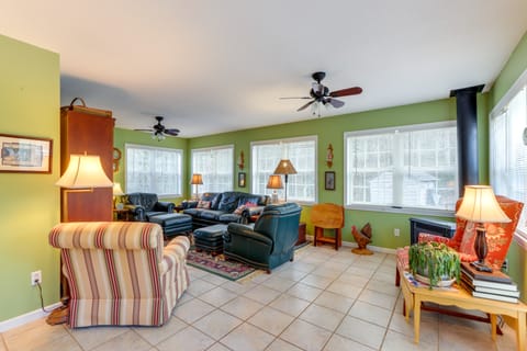 30 Acres of Mountainside Peace: Home in Marble House in Tennessee