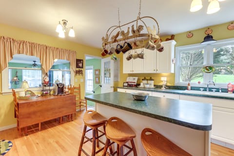 30 Acres of Mountainside Peace: Home in Marble House in Tennessee