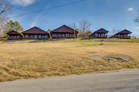 Walk to White River: Mountain View Family Cabin! House in Arkansas