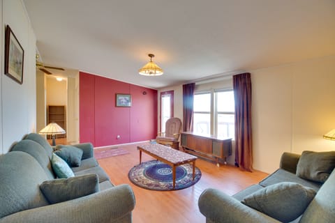 Hot Tub & Screened Porch: Getaway in Montrose! House in Colorado